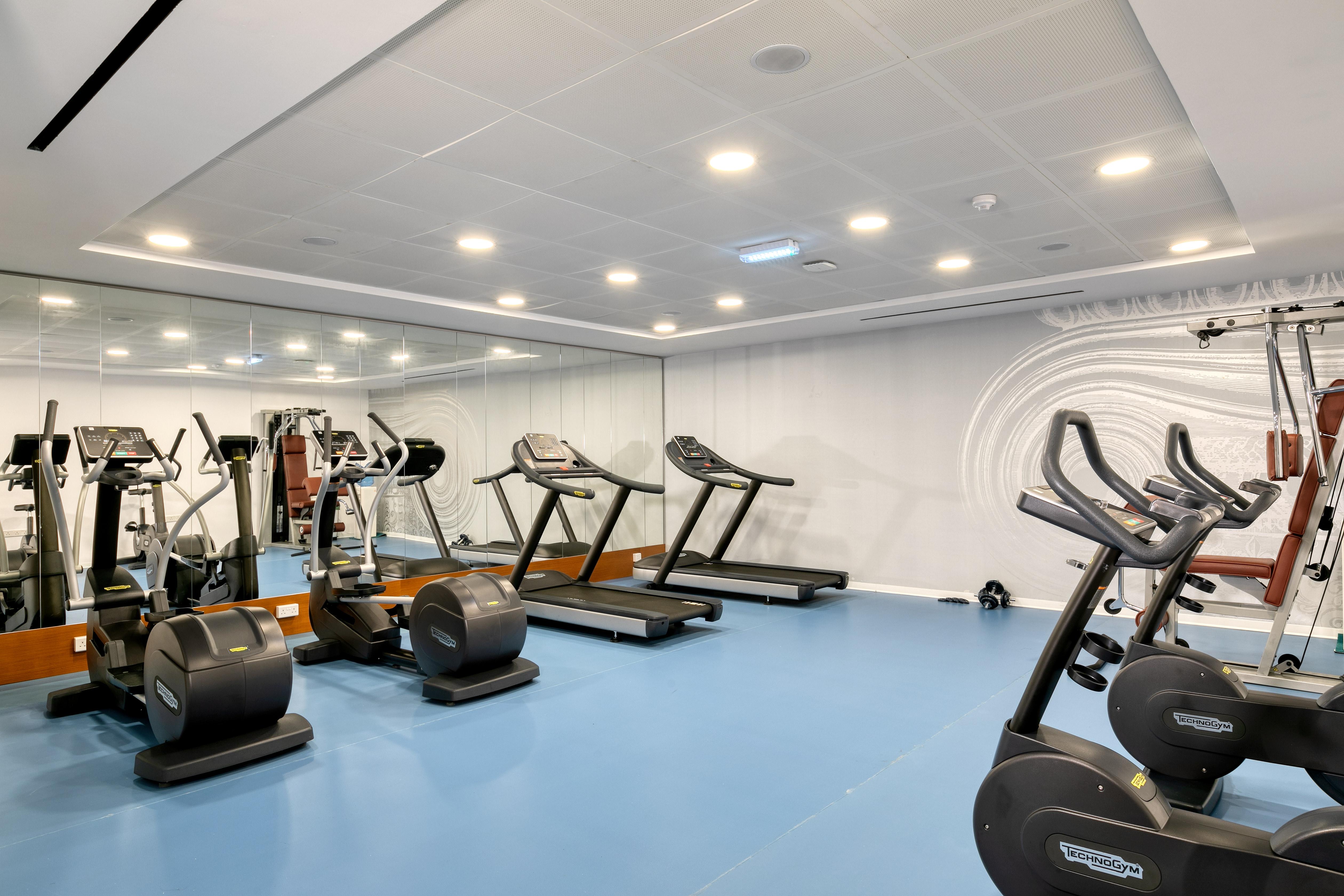 Ivi Mare - Designed For Adults By Louis Hotels Geroskipou Dış mekan fotoğraf The gym at the hotel