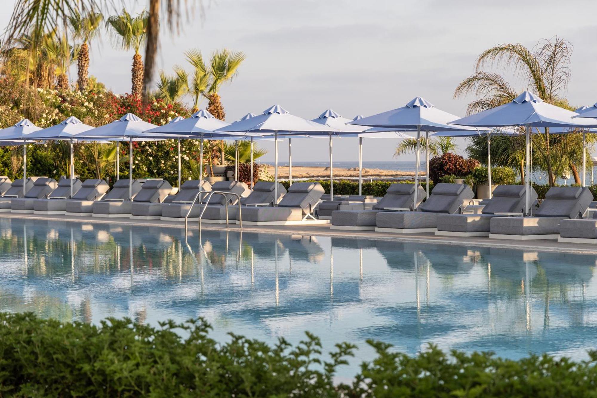 Ivi Mare - Designed For Adults By Louis Hotels Geroskipou Dış mekan fotoğraf The pool at the Westin Resort, Costa Navarino