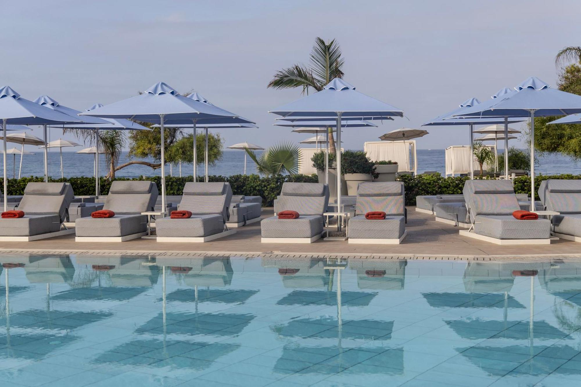 Ivi Mare - Designed For Adults By Louis Hotels Geroskipou Dış mekan fotoğraf The swimming pool at the hotel