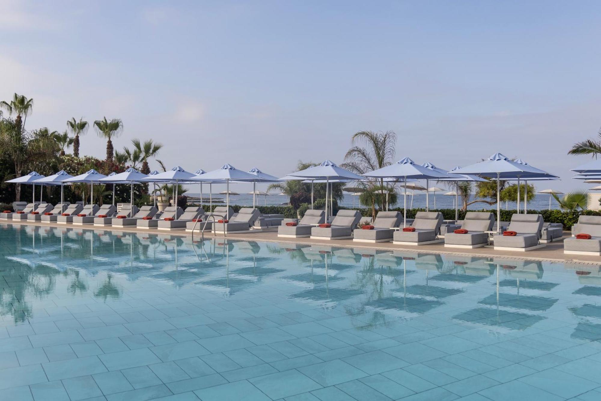 Ivi Mare - Designed For Adults By Louis Hotels Geroskipou Dış mekan fotoğraf The swimming pool at the hotel