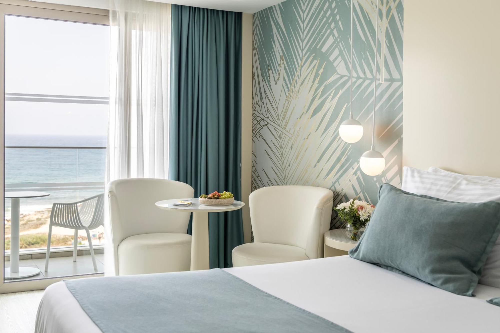 Ivi Mare - Designed For Adults By Louis Hotels Geroskipou Dış mekan fotoğraf A room at the hotel